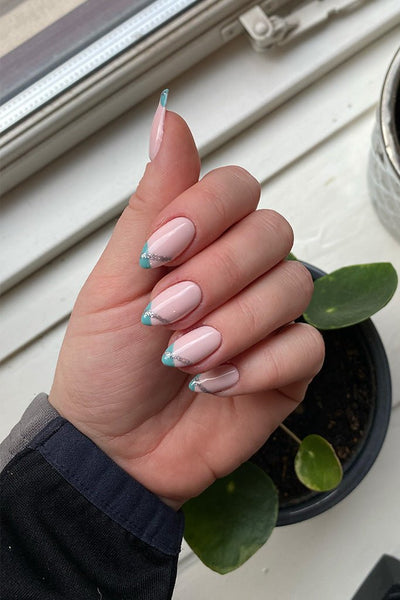 Creamy Nude · 261 - Hand
