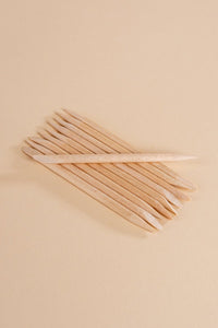 Manikyyri ruusu tikkuja