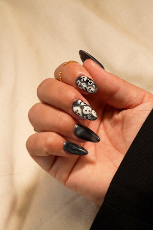 Aavemainen glamour-lookki