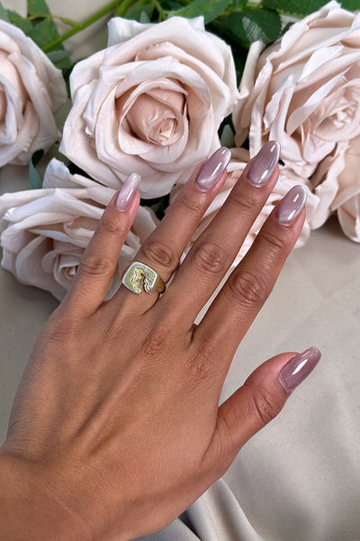 Pearl Cat Eye · 496 - Hand